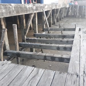 Papan Bulian Lantai Dermaga Pelabuhan Ampera Kuala Tungkal Yang Hilang Di Curi Warga