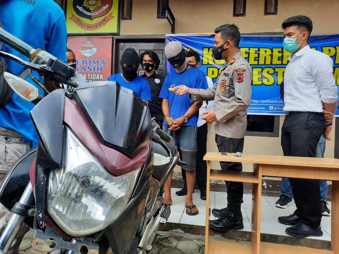 Konferensi pers kasus pencurian di Polsek Jambi Timur. (Dok. Lamanesia.com)