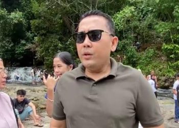 Bupati Merangin, H M Syukur saat wawancara di Objek Wisata Makaring.