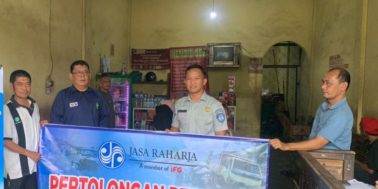 Jasa Raharja Jambi saat menggelar pelatihan PPGD bersama masyarakat di Kecamatan Alam Barajo. Senin 19 Mei 2025. (Dok: Istimewa)