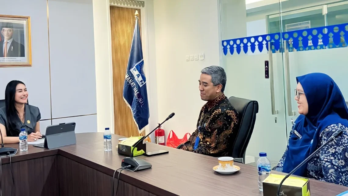 Kepala BNN Jakarta Utara Kombes Pol Irwan Andy menerima kunjungan Anggota DPRD DKI Jakarta Bebizie di ruang kerjanya. (Dok: Instagram BNN Jakarta Utara)