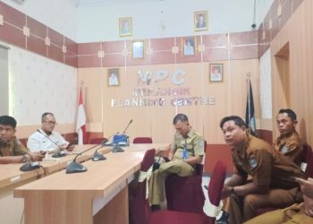 Plt. Kadis Peternakan dan Perkebunan Merangin, Daryanto, mengikuti Rakor Pengendalian Inflasi Daerah secara daring di Gedung DPKAD Merangin, Senin (27/10/2025).