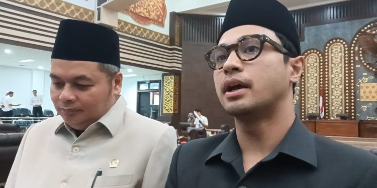 Wakil Wali Kota Jambi, Diza Hazra Aljosha, menyampaikan jawaban eksekutif atas pandangan umum fraksi dalam Rapat Paripurna DPRD Kota Jambi, Rabu (29/10/2025). (Dok: Rudi)