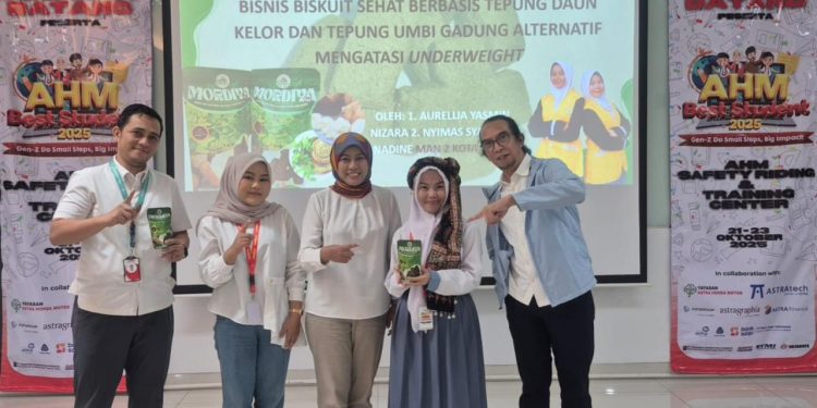 Aurellia Yasmin Nizara, finalis AHM Best Student (AHMBS) 2025 saat tiba di Jambi pada Selasa 28 Oktober 2025. (Dok: Honda Sinar Sentosa)