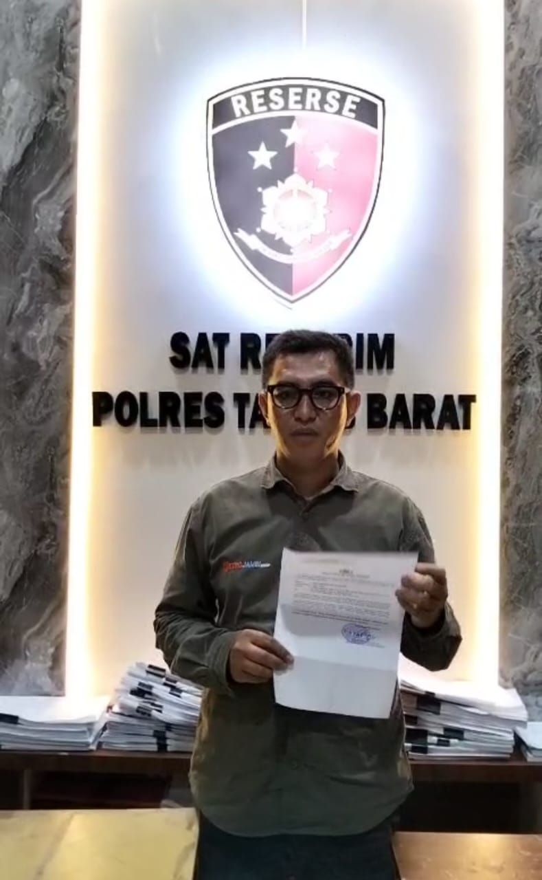 Pemred Searah.co usai melaporkan dua akun medsos ke Satreskrim Polres Tanjab Barat. Selasa 28 Oktober 2025. (Dok: Istimewa)