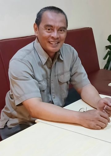 Yulfi Alfikri Noer S. IP., M. AP saat ditemui usai melakukan pertemuan di salah satu kafe di Kota Jambi, Jumat (31/10/2025). (Dok: Alpin)