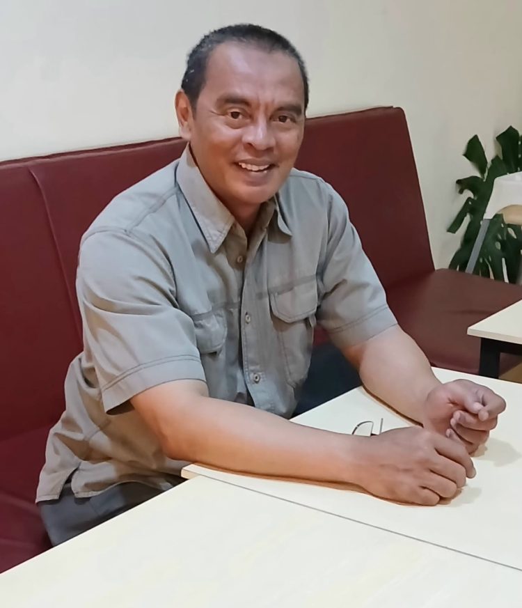 Yulfi Alfikri Noer S. IP., M. AP saat ditemui usai melakukan pertemuan di salah satu kafe di Kota Jambi, Jumat (31/10/2025). (Dok: Alpin)