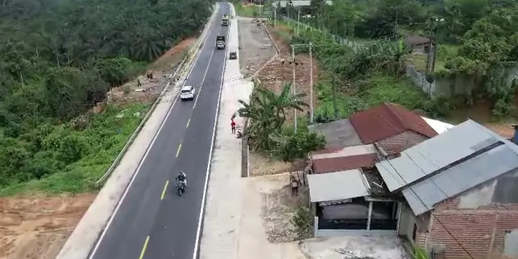 Jalan nasional batas Sumbar -Bungo usai diperbaiki BPJN Jambi pasca longsor beberapa waktu lalu. (Dok: Drone BPJN Jambi)