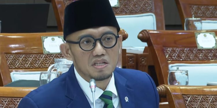 Kemenhaj saat mengikuti rapat usulan penurunan biaya haji 2026 bersama Komisi VIII DPR RI di Kompleks Parlemen, Senayan, Jakarta, pada Senin, 27 Oktober 2026.(Tangkapan layar YouTube TV PARLEMEN)