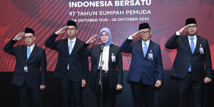 Pelaksana Tugas (Plt) Direktur Utama Jasa Raharja, Dewi Aryani Suzana memimpin peringatan Hari Sumpah Pemuda di Jakarta. Rabu 29 Oktober 2025. (Dok: Humas Jasa Raharja)