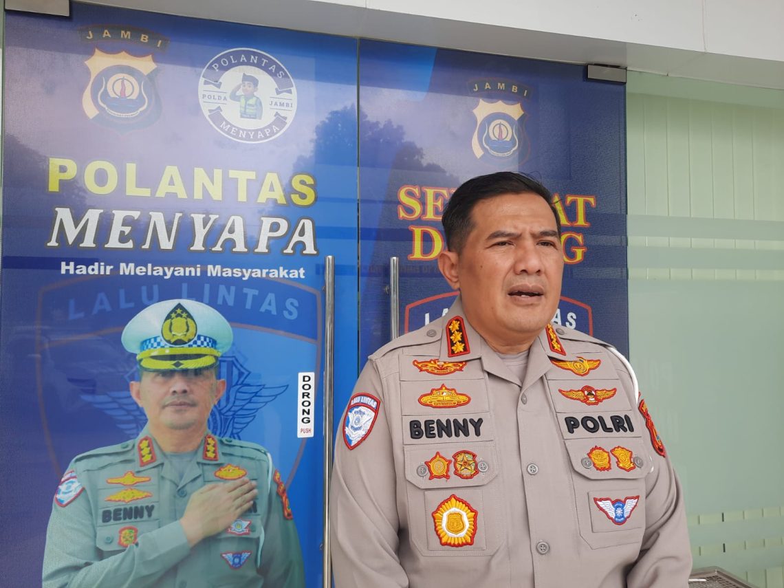 Dirlantas Polda Jambi Kombes Pol Adi Benny Cahyono saat ditemui di kantor Ditlantas Polda Jambi. Kamis 30 Oktober 2025. (Dok: Alpin)