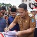 Bupati Merangin H. M. Syukur didampingi Wabup H. A. Khafidh dan Ketua DPRD Merangin M. Rivaldi saat menghadiri Aksi Damai Perjuangan Rakyat Tabir Raya di halaman Kantor Bupati Merangin, Bangko, Senin (3/11/2025). (Dok: Rahmat)