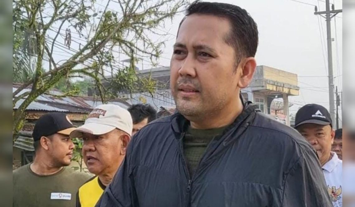 Bupati Merangin H. M. Syukur saat mengumumkan pelaksanaan Merangin Baru Awards 2025, ajang apresiasi bagi Kades Inspiratif dan BPD Sinergi di Kabupaten Merangin. (Dok: Rahmat)