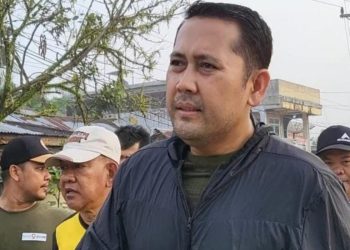 Bupati Merangin H. M. Syukur saat mengumumkan pelaksanaan Merangin Baru Awards 2025, ajang apresiasi bagi Kades Inspiratif dan BPD Sinergi di Kabupaten Merangin. (Dok: Rahmat)