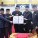 Wali Kota Sungai Penuh Alfin, SH, bersama Wakil Wali Kota Azhar Hamzah menghadiri Rapat Paripurna DPRD terkait persetujuan Ranperda APBD 2026 dan Propemda 2026 di Aula Kantor DPRD Kota Sungai Penuh, Jumat (28/11). (Dok: Rahmat)
