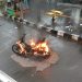 Petugas Damkartan Kota Jambi memadamkan api pada motor yang terbakar di Jalan Jenderal Basuki Rahmat, Kelurahan Paal Lima, Kecamatan Kota Baru, Minggu pagi (30/11/2025). (Dok: Rahmat)