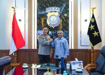 Manajemen PTPN IV Regional IV bersilaturahmi dengan Kapolda Jambi Irjen Pol. Krisno H Siregar untuk memperkuat sinergi pengamanan perkebunan, Jumat (21/11), di Mapolda Jambi. (Dok: Alpin)