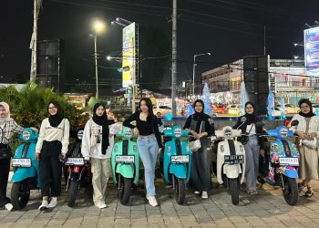 Sejumlah anak muda pengguna Yamaha Fazzio berkonvoi melintasi pusat Kota Jambi dalam agenda city rolling, Minggu sore, 16 November 2025. (Dok: Alpin)