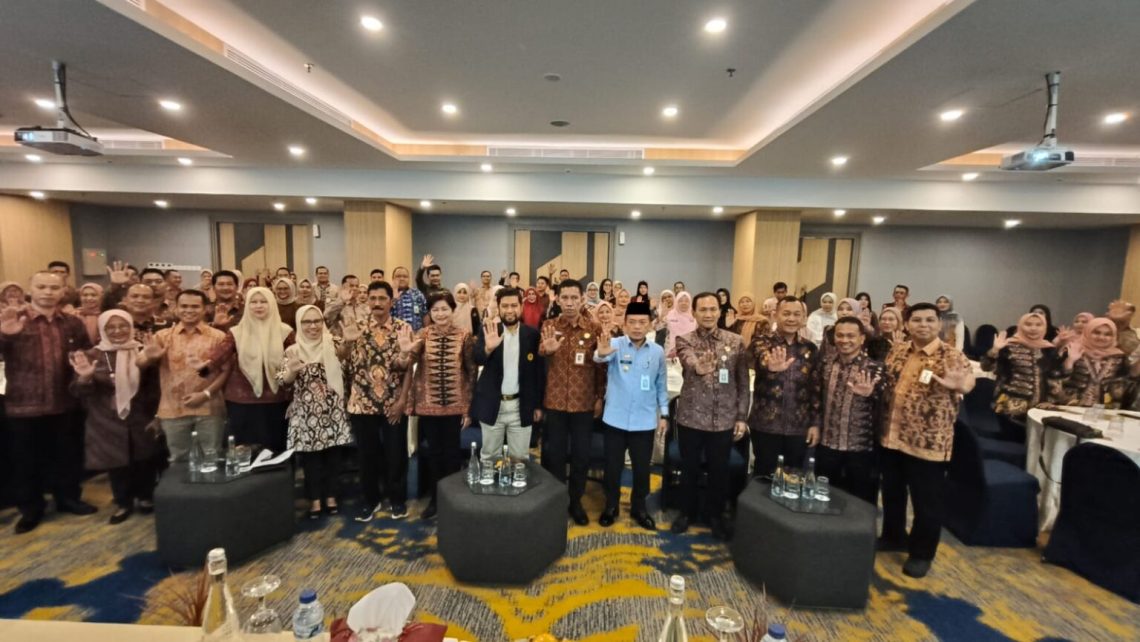 Gubernur Jambi Al Haris membuka Pertemuan Monev PPM TB–HIV di Yello Hotel Jambi, Kamis (27/11/2025), (Dok: Rahmat)
