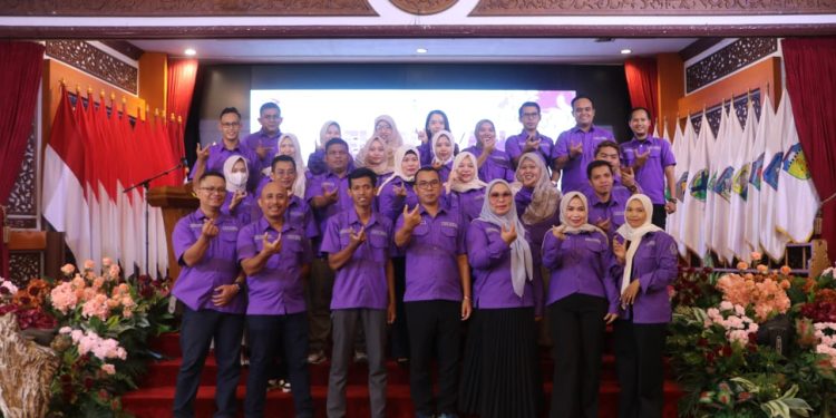 Pelantikan Pengurus IKA UNH Periode 2025–2029 di Auditorium Rumah Dinas Gubernur Jambi, Kamis (27/11/2025). (Dok:Rudi)