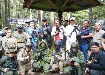 ekda Provinsi Jambi Dr. H. Sudirman, SH, MH, membuka Festival Olahraga Petualangan dan Tantangan KORMI 2025 di Hutan Pinus Pal 10, Kota Jambi — Sabtu (29/11/2025). (Dok: Rahmat)