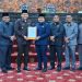 Ketua DPRD Merangin, Rivaldi, bersama jajaran pimpinan dewan memimpin Rapat Paripurna pengesahan APBD 2026 di Gedung DPRD Merangin, Sabtu malam (29/11/2025). (Dok: Rudi)