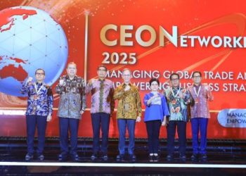 Ketua Dewan Komisioner OJK Mahendra Siregar saat menghadiri acara CEO Networking 2025 “Managing Global Trade and Empowering Business Strategy” di Jakarta, Selasa (18/11/2025). (Dok: OJK)