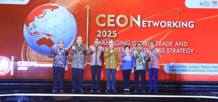 Ketua Dewan Komisioner OJK Mahendra Siregar saat menghadiri acara CEO Networking 2025 “Managing Global Trade and Empowering Business Strategy” di Jakarta, Selasa (18/11/2025). (Dok: OJK)