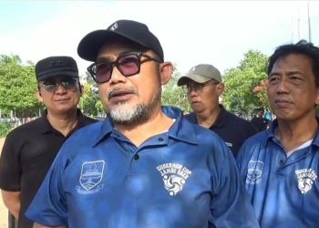 Sekda Provinsi Jambi, Sudirman, memberikan keterangan terkait persiapan Porprov 2026 di Kantor Gubernur Jambi, Jumat pagi (21/11/2025). (Dok: Rudi)