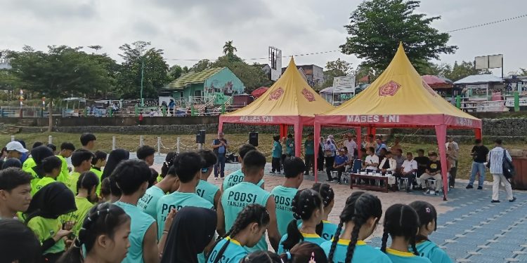 Ratusan atlet dayung dari seluruh Kabupaten/Kota memulai start Kejurprov Dayung Jambi 2025 di Danau Sipin, Kota Jambi, Sabtu (29/11/2025). (Dok: Rudi)