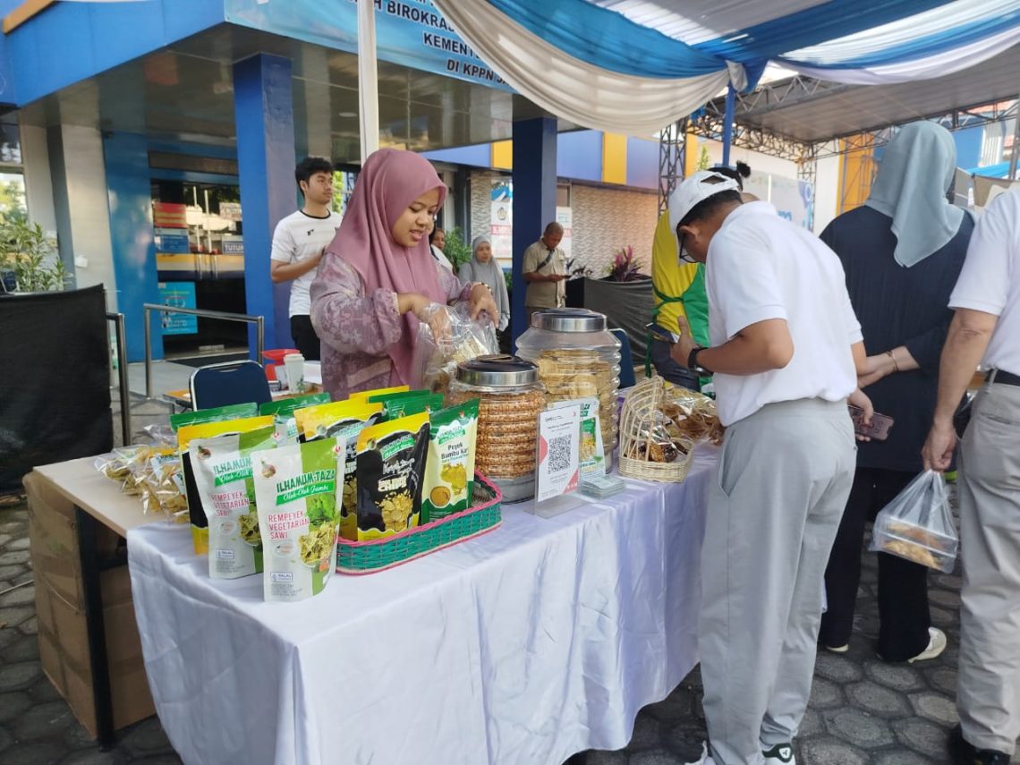 Suasana meriah UMKM Expo Kemenkeu Satu Jambi 2025 di halaman Kantor KPPN Jambi, Telanaipura, Kota Jambi, Minggu (2/11/2025). (Dok: Rahmat)