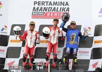 Dua pebalap Astra Honda Racing Team (AHRT), M. Adenanta Putra dan Rheza Danica Ahrens, sukses menguasai podium kelas Supersport 600 pada seri pamungkas Mandalika Racing Series (MRS) 2025 di Pertamina Mandalika International Circuit, Lombok, Nusa Tenggara Barat, 1–2 November 2025. (Dok: Honda)