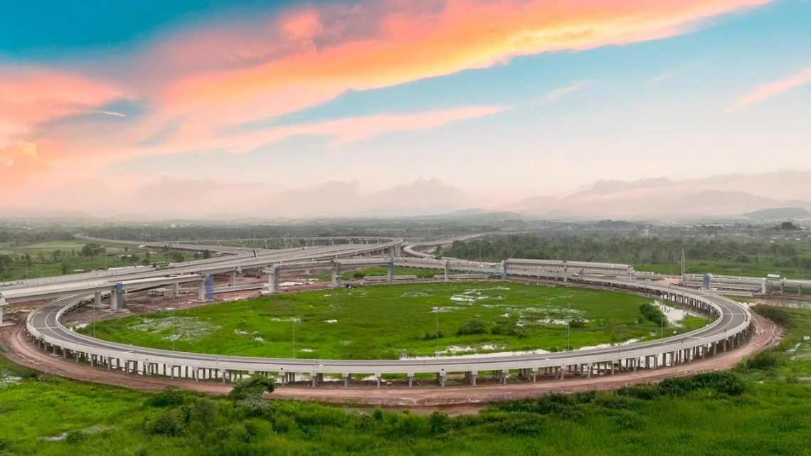 Interchange Tol Palembang–Betung (Paltung) di Sumatra Selatan menjadi salah satu titik strategis yang dikunjungi dalam kegiatan site visit Hutama Karya bersama media, sebagai bagian dari persiapan pelayanan jalan tol menghadapi Natal dan Tahun Baru 2025/2026. (Foto: Dok. Hutama Karya, Palembang, November 2025)