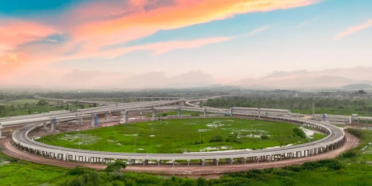 Interchange Tol Palembang–Betung (Paltung) di Sumatra Selatan menjadi salah satu titik strategis yang dikunjungi dalam kegiatan site visit Hutama Karya bersama media, sebagai bagian dari persiapan pelayanan jalan tol menghadapi Natal dan Tahun Baru 2025/2026. (Foto: Dok. Hutama Karya, Palembang, November 2025)