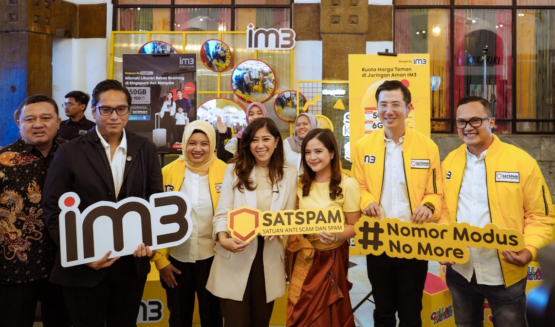 Menteri Komunikasi dan Digital RI Meutya Hafid bersama Wali Kota Medan Rico Tri Putra Bayu Waas dan jajaran Indosat Ooredoo Hutchison menghadiri peluncuran Garuda Spark Innovation Hub di Pos Bloc Medan, Sumatera Utara, Sabtu (8/11/2025). (Dok: Indosat Ooredoo Hutchison)