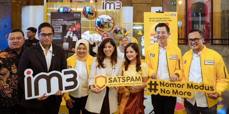 Menteri Komunikasi dan Digital RI Meutya Hafid bersama Wali Kota Medan Rico Tri Putra Bayu Waas dan jajaran Indosat Ooredoo Hutchison menghadiri peluncuran Garuda Spark Innovation Hub di Pos Bloc Medan, Sumatera Utara, Sabtu (8/11/2025). (Dok: Indosat Ooredoo Hutchison)