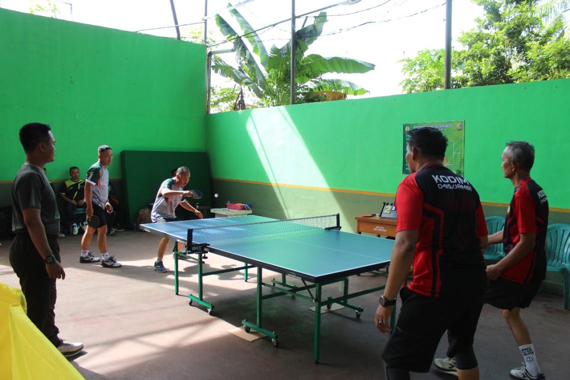 peserta saat mengikuti pertandingan olahraga HUT ke-66 Korem 042/Gapu di Makorem 042/Gapu, Jambi. (Dok: Rahmat)