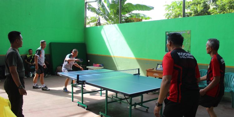 peserta saat mengikuti pertandingan olahraga HUT ke-66 Korem 042/Gapu di Makorem 042/Gapu, Jambi. (Dok: Rahmat)