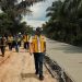 Kepala BPJN Jambi, Dedy Hariadi, bersama Kasatker Wilayah 1A dan Kasatker P2JN meninjau progres peningkatan Jalan Desa Rantau Kapas Mudo – Pasar Terusan Seksi 2, Kabupaten Batanghari, Sabtu (15/11/2025). (DOk: Rahmat)