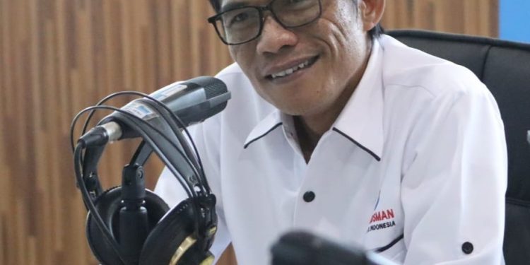 “Kepala Ombudsman RI Perwakilan Jambi, Saiful Roswandi, menyampaikan pentingnya peran pimpinan dalam menjaga kualitas pelayanan publik — Jambi. (Dok: Alpin)