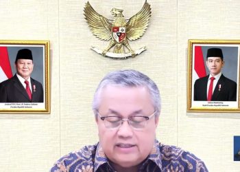 Gubernur BI, Perry Warjiyo ungkap perlambatan kredit UMKM yang terjadi pada Oktober 2025. (Tangkapan layar YouTube Bank Indonesia)