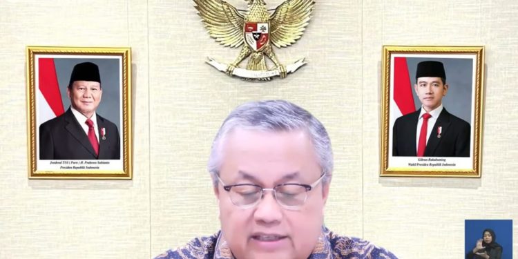 Gubernur BI, Perry Warjiyo ungkap perlambatan kredit UMKM yang terjadi pada Oktober 2025. (Tangkapan layar YouTube Bank Indonesia)