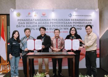 Perwakilan PetroChina International Jabung Ltd dan PT Jambi Indoguna Internasional menandatangani Perjanjian Kerahasiaan serta Berita Acara Pemeriksaan Pembukaan Data dalam rangka penawaran Participating Interest (PI) maksimal 10% WK Jabung, bertempat di Jakarta, Rabu (12/11/2025). (Dok: SKK Migas)