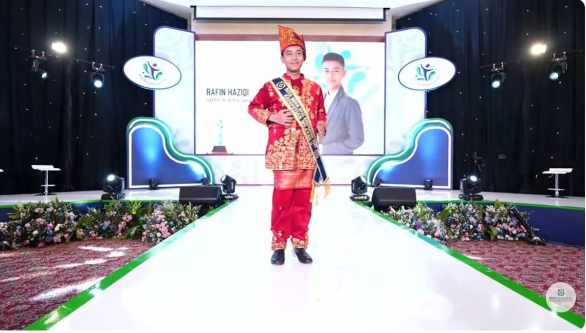 Perwakilan Jambi, Rafin Haziqi dari SMA Al-Azhar Jambi, saat dikukuhkan sebagai Finalis Duta Muda BPJS Kesehatan 2025 pada Malam Penganugerahan di Jakarta, Rabu (19 November 2025). (Dok: BPJS Kesehatan)
