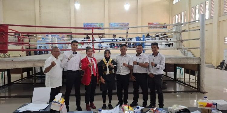 Para atlet dari berbagai kabupaten/kota bertarung pada Kejurprov Muaythai 2025 di Kota Baru, Jambi, 17–21 November 2025. (Dok: Rahmat)