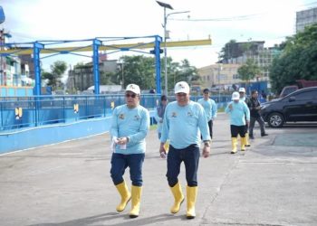 “Kepala Dinas PUPR Provinsi Jambi, Muzakir, M.Si., MM, bersama jajaran BWS Sumatera VI dan instansi terkait saat mengikuti Gerakan Susur Sungai, Bersih Sungai, dan Penanaman Pohon di kawasan Sungai Asam, Kecamatan Pasar Jambi, Jumat (21/11/2025).”