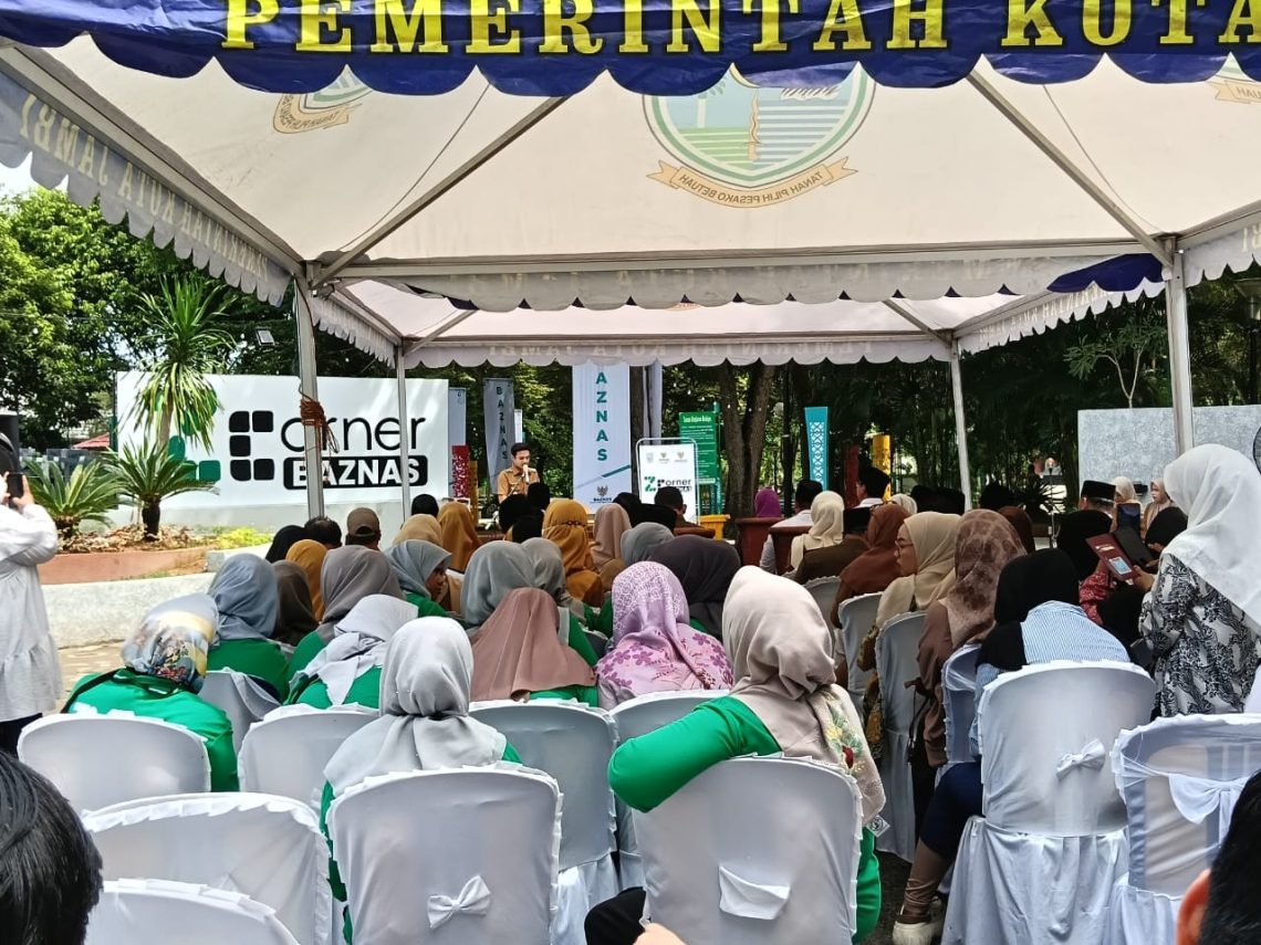 Wakil Wali Kota Jambi bersama perwakilan BAZNAS RI meresmikan Z Corner di kawasan Taman Banjuran Budaya, Senin (24/11/2025). (Dok: Rudi)
