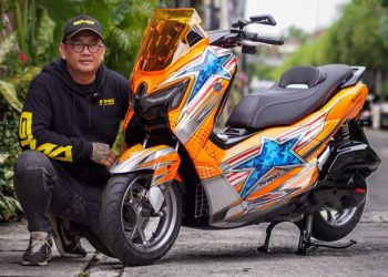 Modifikasi Yamaha NMAX “TURBO” karya Nakano Garage tampil mencolok dengan konsep balap klasik ala helm Jason DiSalvo, Jambi, Selasa (25 Februari 2025). (Dok: Rahmat)