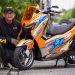 Modifikasi Yamaha NMAX “TURBO” karya Nakano Garage tampil mencolok dengan konsep balap klasik ala helm Jason DiSalvo, Jambi, Selasa (25 Februari 2025). (Dok: Rahmat)