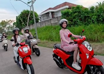 Tim Sinsen bersama peserta mengikuti Riding Cantik dan edukasi Safety Riding pada gelaran WonHer Woman Vol. 2 di Teras Mendalo, 21–22 November 2025. (Dok; Alpin)